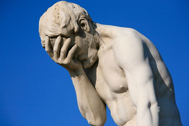 800px-Paris_Tuileries_Garden_Facepalm_statue